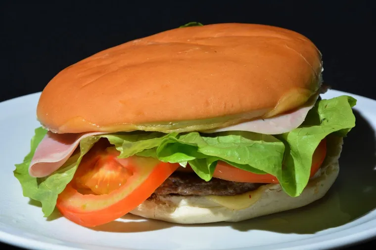 Hamburguesa completa de Pizzería Modini, Chacabuco