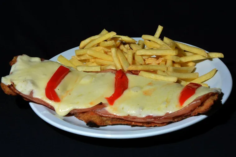 Milanesa a la napolitana de Pizzería Modini, Chacabuco