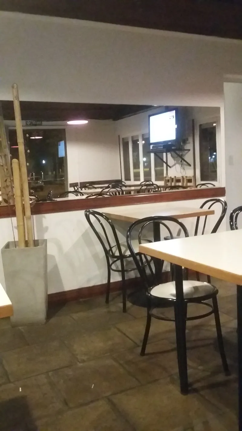 Salón de Pizzería Modini en Chacabuco